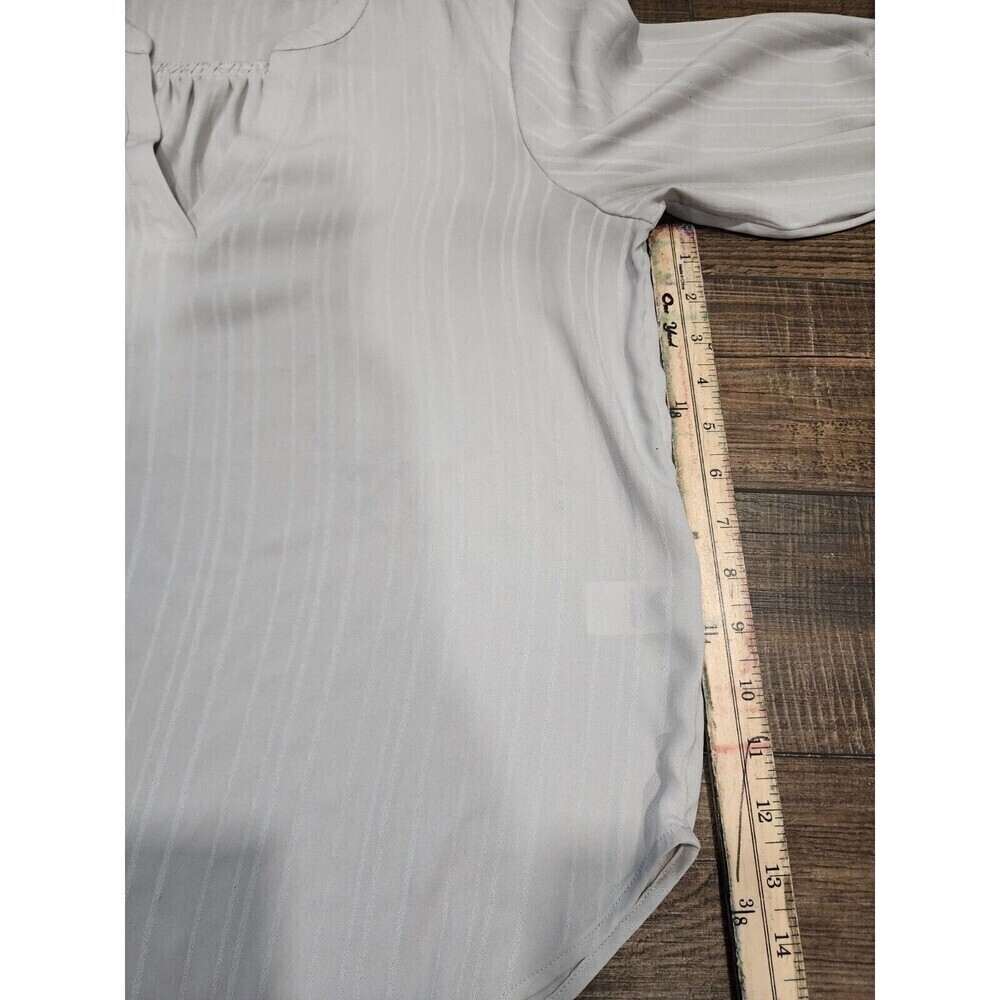 Maurices Relaxed Fit Light GRAY Blouse Size Medium Roll Sleeve Lightweight - Picture 5 of 6